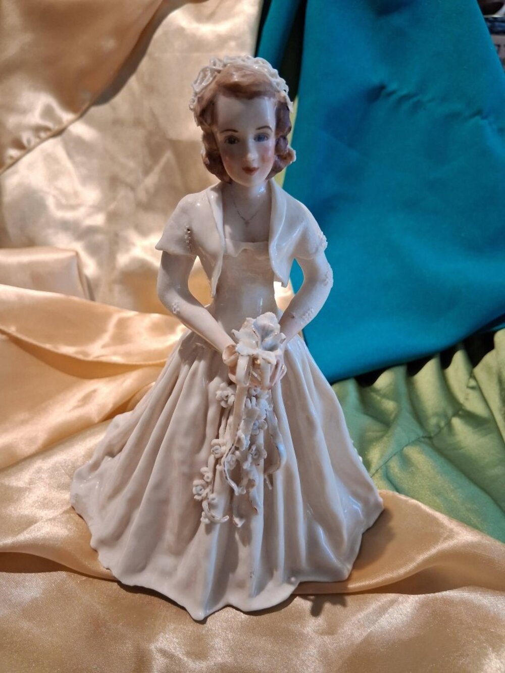 Vintage Porcelain Lace Bride Figurine Golden Highlights Bouquet Veil Statuette